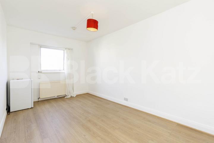 Recently decorated two double bedrooms within a period house in Camden Rochester Road, Camden